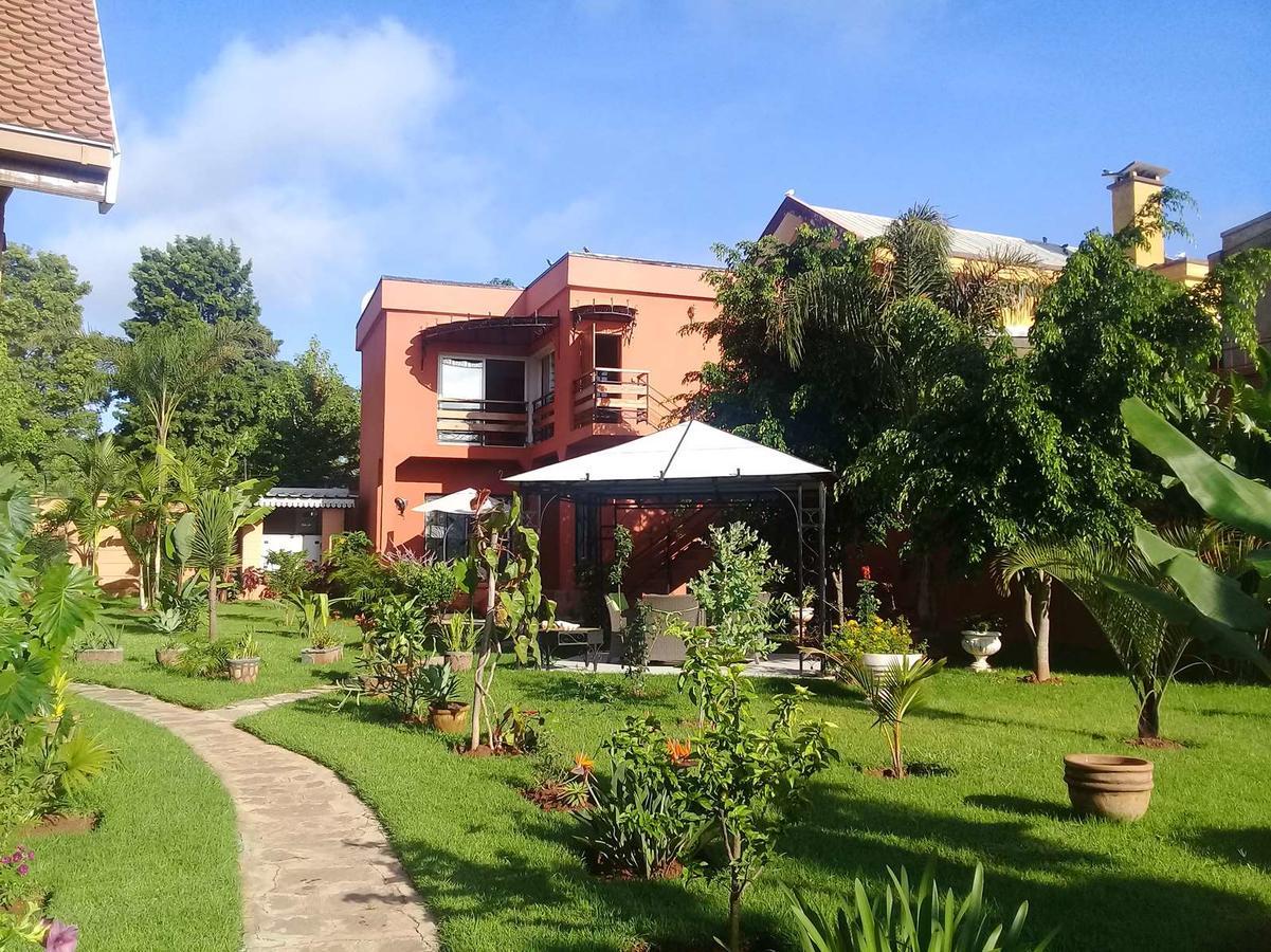 Green Palace Hotel Ivato  Exterior photo