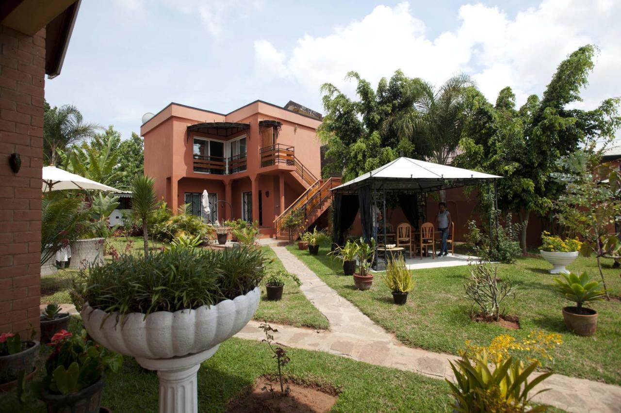 Green Palace Hotel Ivato  Exterior photo