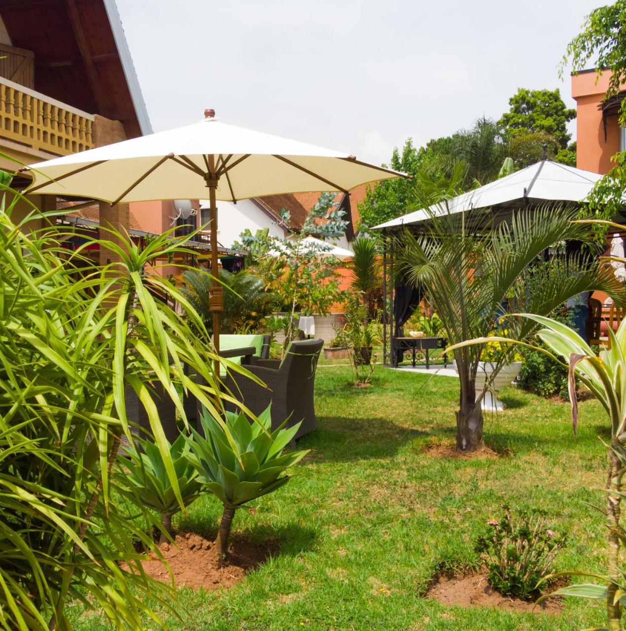 Green Palace Hotel Ivato  Exterior photo